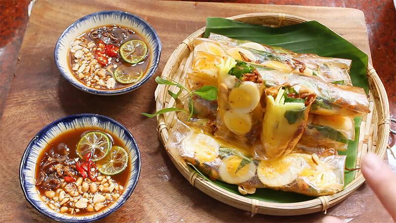 Hướng dẫn cách chế biến bánh tráng cuốn sốt me chua ngọt đơn giản mà hấp dẫn, thích hợp để mời gia đình thưởng thức.