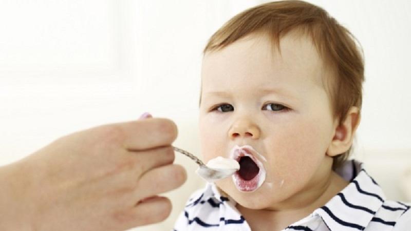 Cách cho trẻ sử dụng sữa chua ăn và uống một cách khoa học để mang lại hiệu quả dinh dưỡng tốt nhất.