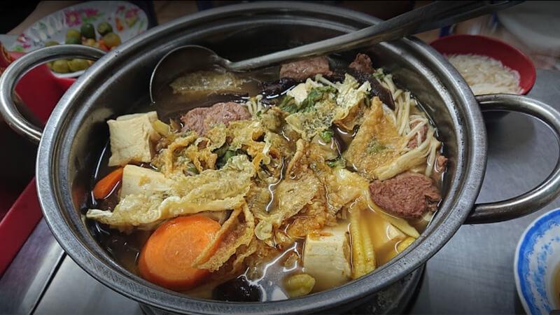 Khám phá danh sách 12 nhà hàng và quán chay tuyệt vời tại quận Gò Vấp, với món ăn thơm ngon và giá cả phải chăng.