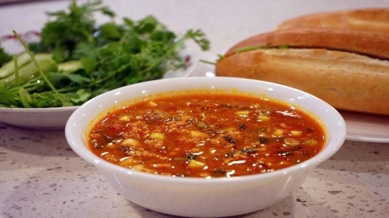 Khám phá hai công thức làm nước sốt chan bánh mì đậm đà, ngon hơn cả các tiệm ăn nổi tiếng