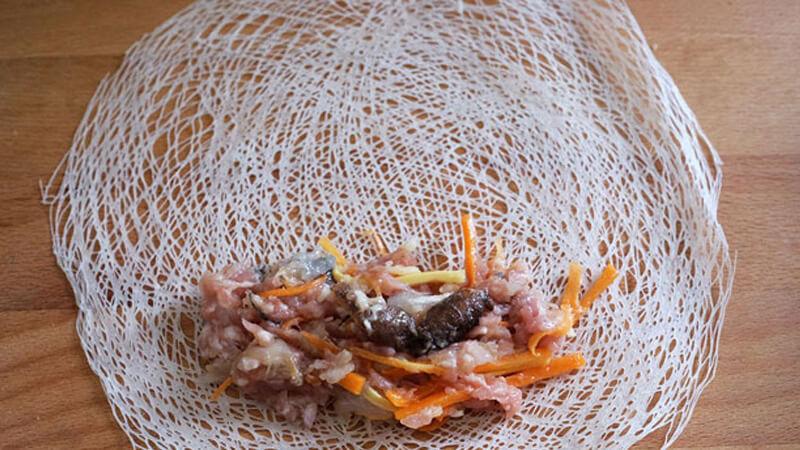 Hướng dẫn tự làm bánh tráng rế cuốn chả giò chiên, nhanh gọn mà vẫn đậm đà hương vị.