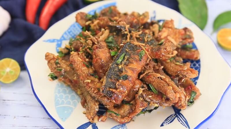 Khám phá công thức làm lươn chiên sả ớt giòn rụm, hấp dẫn đầy lôi cuốn. Món ăn này sẽ mang đến cho bạn những trải nghiệm thú vị với sự kết hợp độc đáo giữa lươn và gia vị.