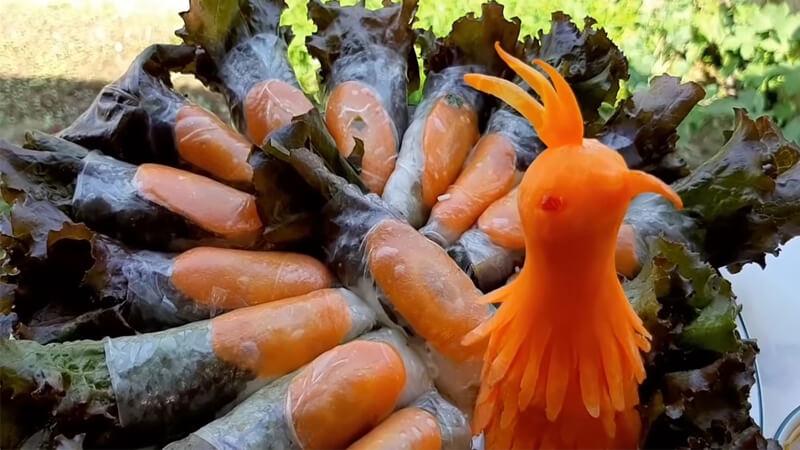 Hướng dẫn cách làm gỏi cuốn chay hình con công đẹp mắt, là sự lựa chọn lý tưởng để thêm phần hấp dẫn cho mâm cỗ ngày rằm.