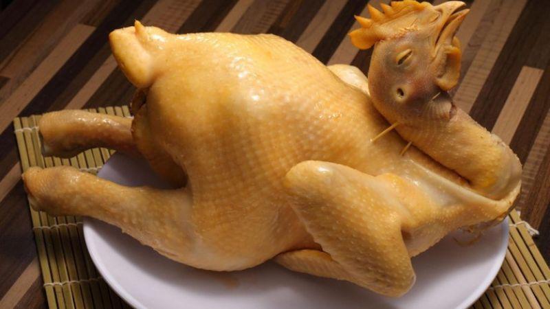 Vì sao gà trống thiến lại được chọn để dâng cúng trong dịp Tết? Hãy cùng tìm hiểu câu trả lời thú vị trong bài viết dưới đây.