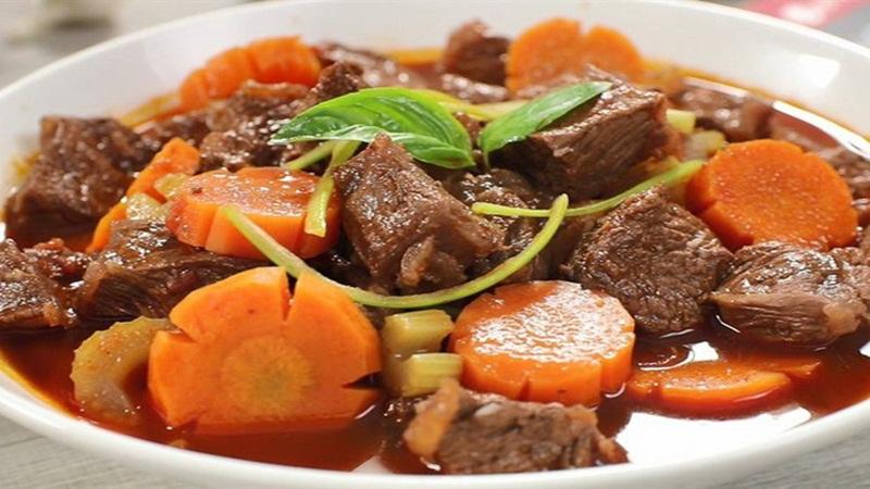 Khám phá cách chế biến món bò hầm rượu vang kiểu Pháp với hương vị thơm ngon, đậm đà như tại các nhà hàng nổi tiếng.