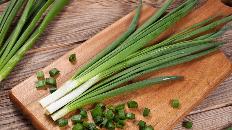 Khám phá cách lựa chọn hành lá tươi ngon, giàu dinh dưỡng để nâng tầm món ăn của bạn.