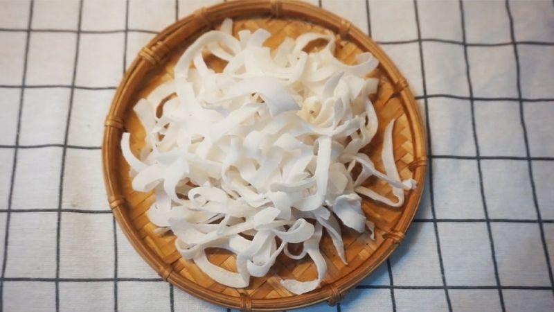Hướng dẫn cách làm mứt dừa thơm ngon, dẻo ngọt, béo bùi cho Tết 2025, mang đến hương vị đặc trưng không thể thiếu trong ngày Tết.