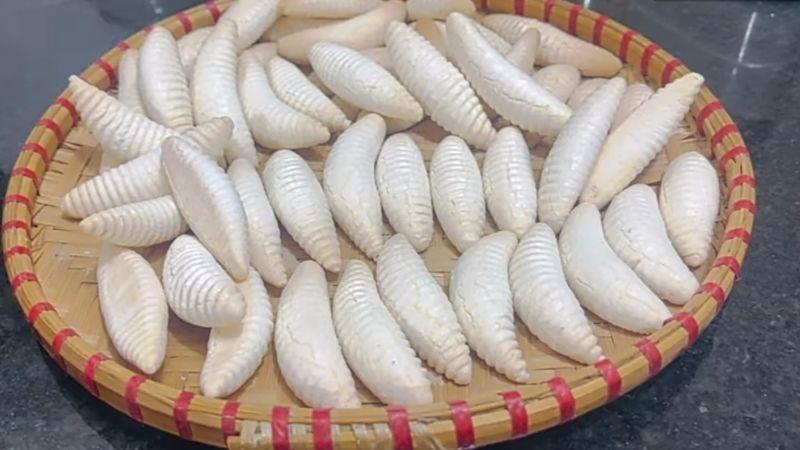 Hướng dẫn làm bánh con sùng với nước cốt dừa thơm ngon, giòn rụm