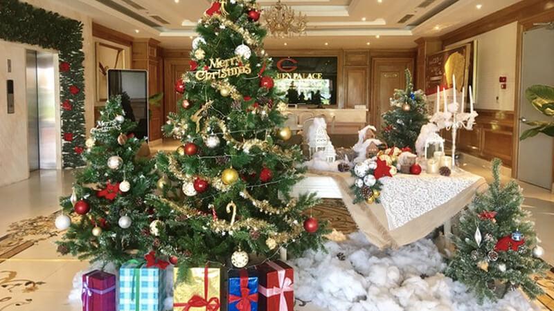 Danh sách những món đồ trang trí Giáng sinh không thể thiếu, giúp tạo nên không gian ấm cúng và rực rỡ cho mùa lễ hội, chắc chắn sẽ khiến ngôi nhà của bạn trở nên thật đặc biệt.