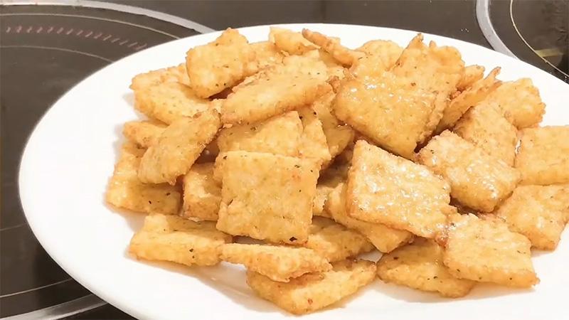 Hướng dẫn làm món cơm nguội chiên giòn với những nguyên liệu dễ tìm, mang lại hương vị thơm ngon