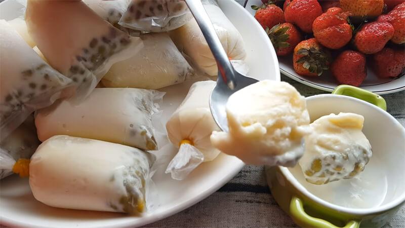 Hướng dẫn làm kem túi đậu xanh mát lạnh, mang đậm hương vị tuổi thơ