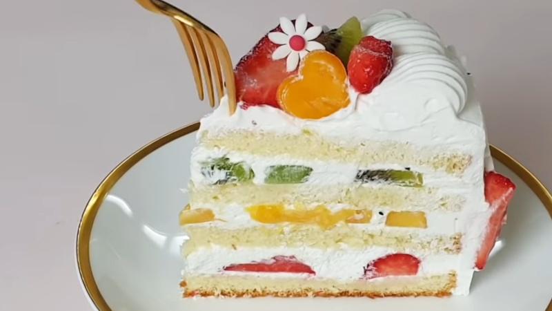 Khám phá cách làm bánh kem trái cây tươi ngon, đẹp mắt và đầy hấp dẫn, mang đến sự kết hợp hoàn hảo giữa hương vị ngọt ngào của trái cây và lớp kem mềm mịn, tạo nên món tráng miệng tuyệt vời cho mọi dịp.
