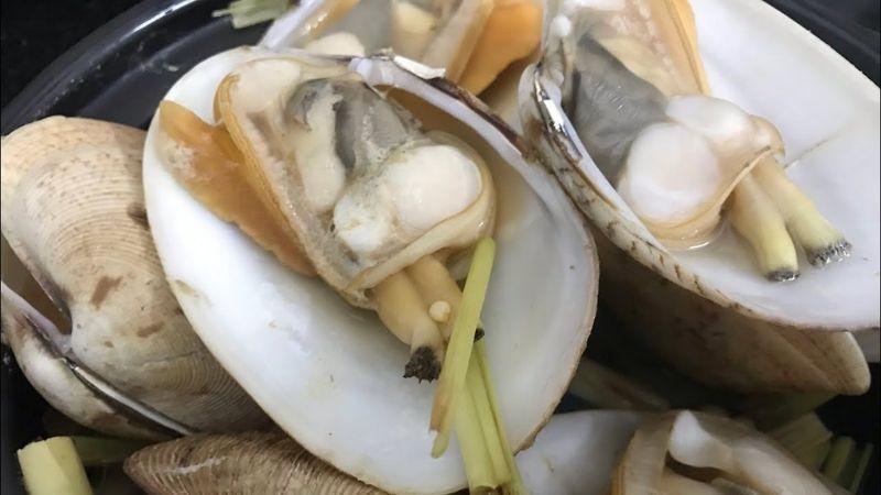 Hướng dẫn làm ngao 2 cồi hấp sả ớt đơn giản, với thịt ngao dai mềm, thơm lừng khiến bạn không thể cưỡng lại.