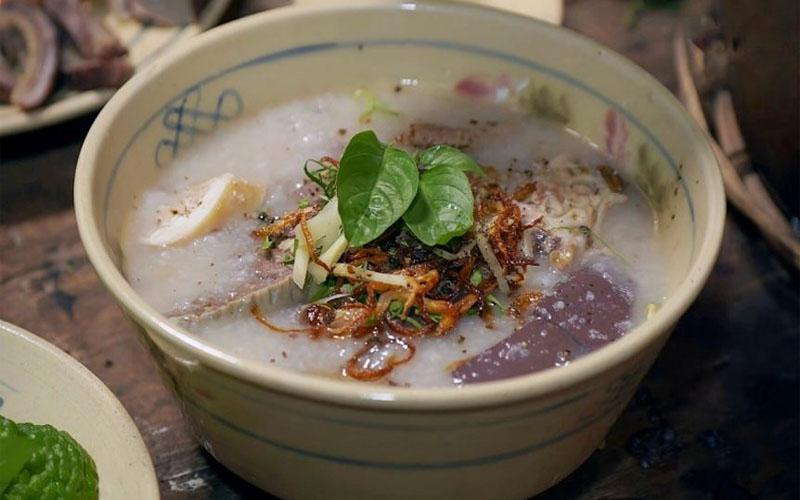 Khám phá cách nấu cháo bò Tri Tôn, đặc sản An Giang với hương vị thơm ngon khó cưỡng.