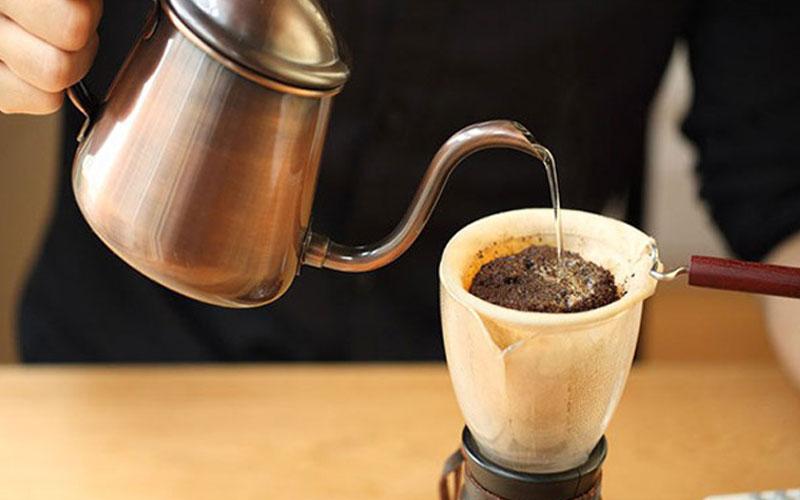 Hướng dẫn pha chế cafe vợt Sài Gòn chuẩn vị, mang đến trải nghiệm hương vị đậm đà và thơm ngon.