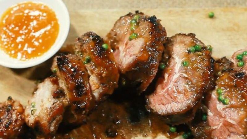 Khám phá cách chế biến bắp bò nướng tiêu xanh, mang đến hương thơm quyến rũ lan tỏa khắp gian bếp của bạn.