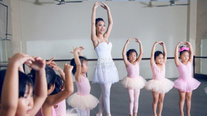 Khám phá 7 địa chỉ dạy múa hàng đầu cho trẻ em tại TP.HCM, nơi các bé có thể phát triển năng khiếu và rèn luyện sức khỏe toàn diện.