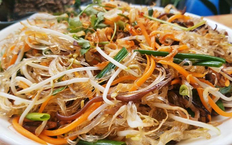 Khám phá công thức miến xào chay thập cẩm thơm ngon, không lo bị dính, dễ dàng thực hiện ngay tại nhà.