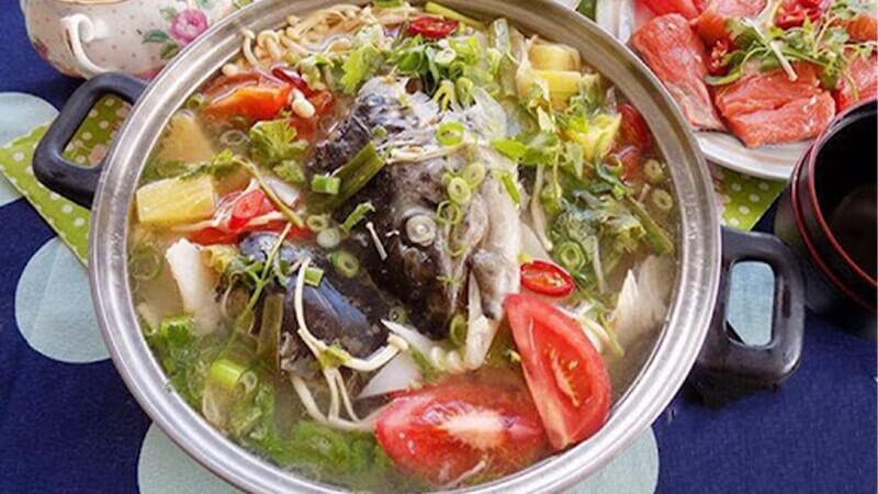 Hướng dẫn cách nấu lẩu đầu cá hồi thơm ngon, không một chút tanh, khiến bạn khó lòng từ chối.