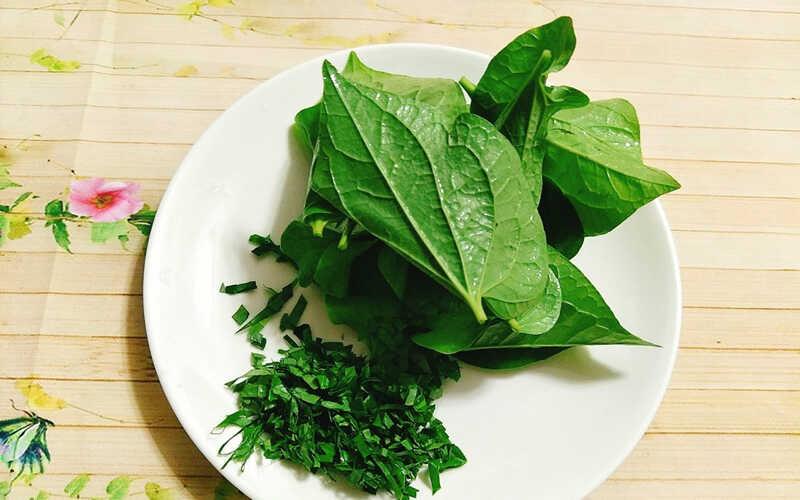 Khám phá phương pháp chữa đau lưng hiệu quả bằng lá lốt, một liệu pháp tự nhiên đầy tiềm năng.