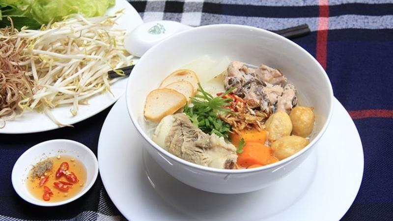 Khám phá hai cách nấu bún xương heo đơn giản nhưng đầy hấp dẫn cho bữa sáng thêm phần ngon miệng.