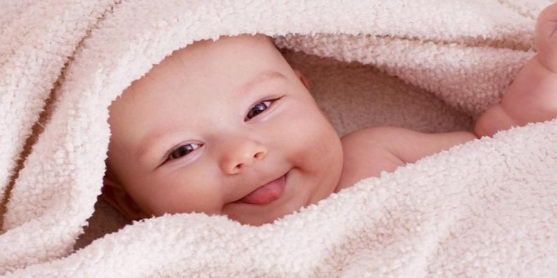 Bé sơ sinh bị khô da, phải làm sao để chăm sóc?