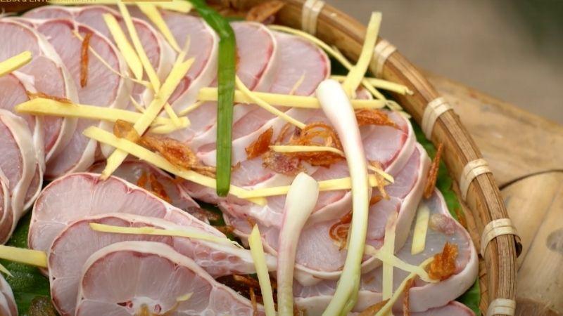 Khám phá cách chế biến món cá nhám nhúng giấm độc đáo, dễ làm mà lại vô cùng hấp dẫn.