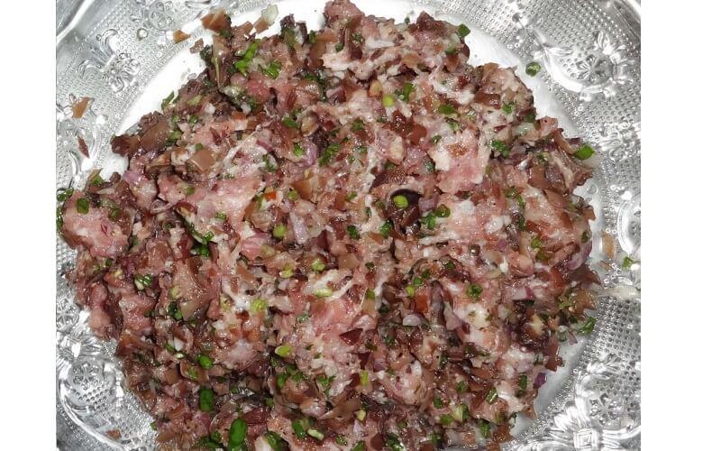 Hướng dẫn cách làm món bánh tráng cuốn nướng đặc sản Gia Lai, mang lại hương vị mới mẻ cho bữa ăn của bạn.