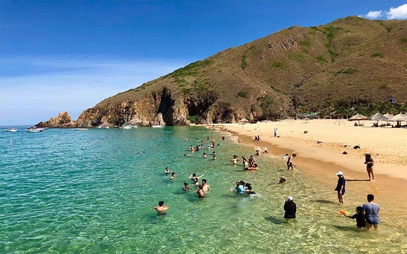 Khám phá 10 địa điểm du lịch với những bãi biển tuyệt đẹp và nổi bật tại Quy Nhơn, nơi thiên nhiên hòa quyện với vẻ đẹp hoang sơ.