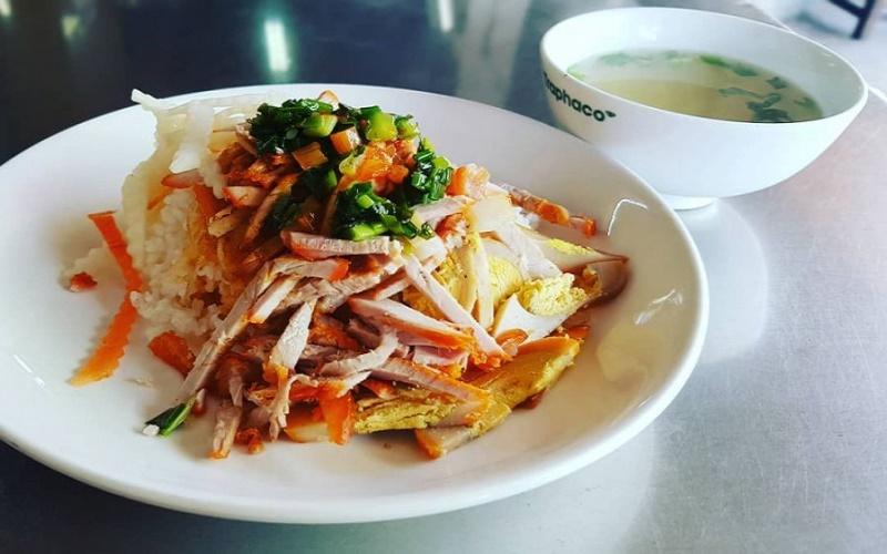 Khám phá công thức làm cơm tấm Long Xuyên chuẩn vị, thơm ngon ngay tại nhà, với những bước đơn giản nhưng đầy tinh tế.
