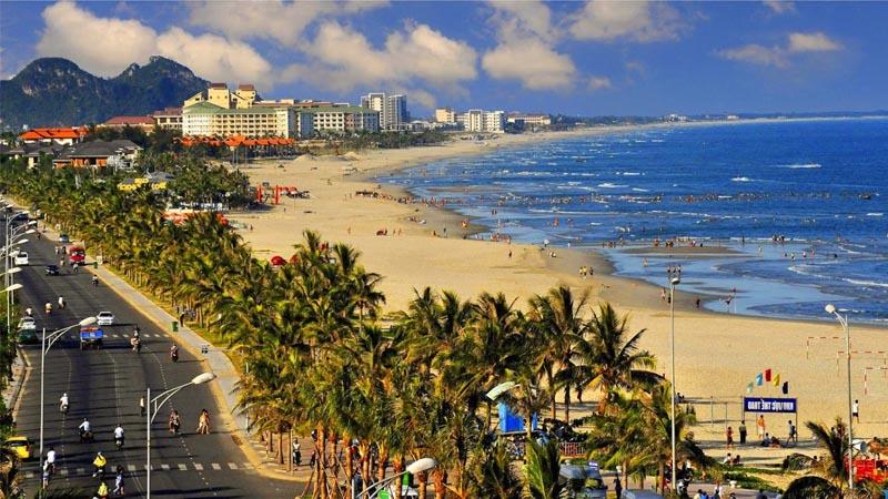 Khám phá 10 bãi biển tuyệt vời ở Đà Nẵng, mỗi nơi đều mang một vẻ đẹp riêng biệt, chắc chắn sẽ khiến bất kỳ ai ghé thăm phải lòng. Đây là những bãi biển lý tưởng cho những ai yêu thích không gian thư giãn và sự quyến rũ của thiên nhiên.
