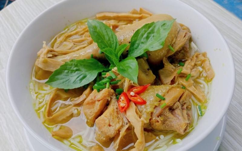 Bún măng gà không chỉ hấp dẫn bởi nước dùng ngọt thanh mà còn có thể trở nên hoàn hảo nếu bạn nắm vững cách chế biến. Hãy cùng Tripi khám phá cách nấu bún măng gà mà không lo bị đắng, để mang đến món ăn ngon miệng cho gia đình.