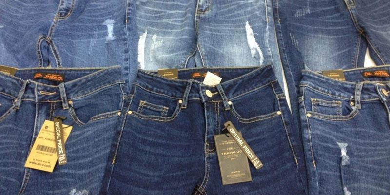 Làm sao để giặt quần jeans mà không lo bị phai màu?