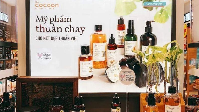 Cocoon vừa ra mắt dòng sản phẩm kem chống nắng mới, chiết xuất từ bí đao với công nghệ quang phổ rộng, giúp bảo vệ da khỏi tác động của tia UV một cách toàn diện.