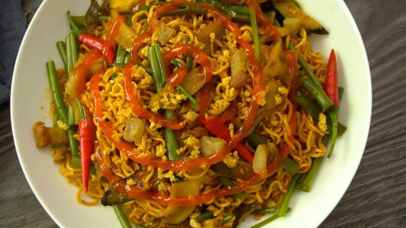 Hướng dẫn cách làm mì xào ốc giác kết hợp với rau muống, món ăn thơm ngon đầy hấp dẫn, phù hợp cho mọi bữa ăn.