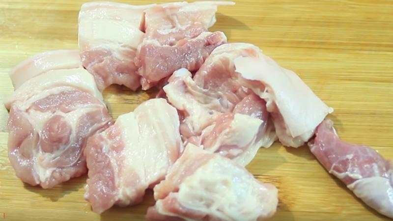 Khám phá công thức ướp thịt heo nướng thơm ngon, đơn giản ngay tại nhà, ai cũng có thể thực hiện dễ dàng