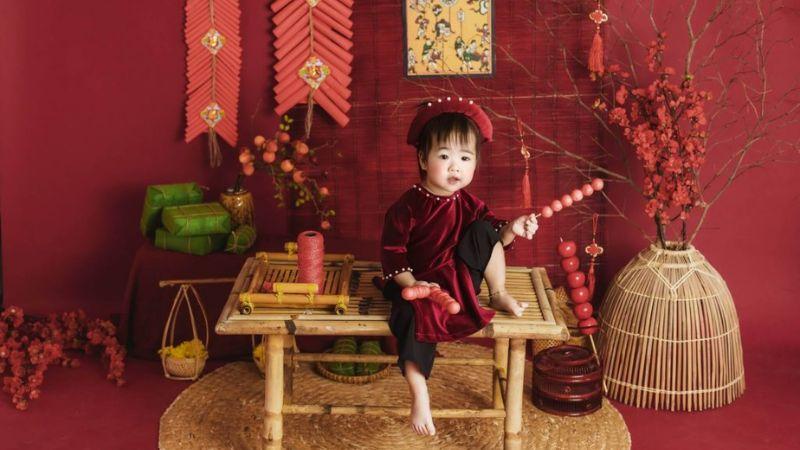 Khám phá những ý tưởng chụp ảnh Tết tuyệt đẹp cho bé trai và bé gái, mang đến những khoảnh khắc ngọt ngào và đầy ắp niềm vui xuân.