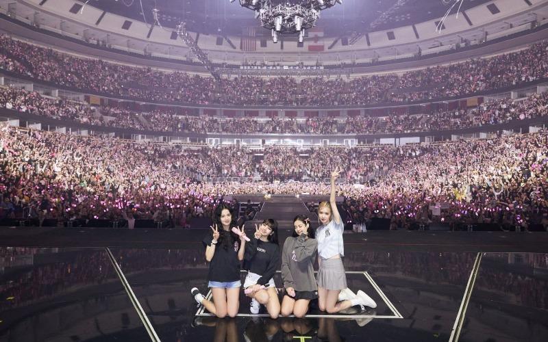 Giá vé concert BLACKPINK tại Việt Nam đã được công bố, với mức giá từ 1.2 triệu đồng cho đến gần 10 triệu đồng, mang đến cho người hâm mộ những lựa chọn đa dạng và hấp dẫn.