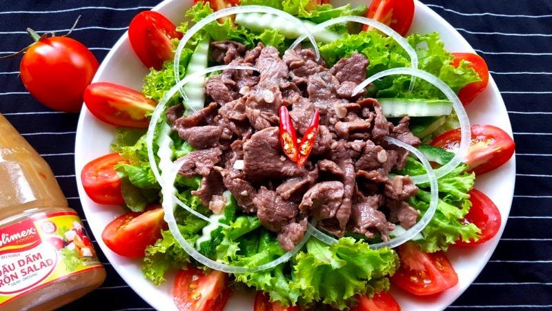 Tạo sự đổi mới cho bữa ăn với món Salad trộn thịt bò dễ làm ngay tại nhà