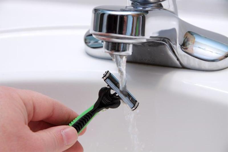 Hướng dẫn vệ sinh dao cạo râu đúng cách