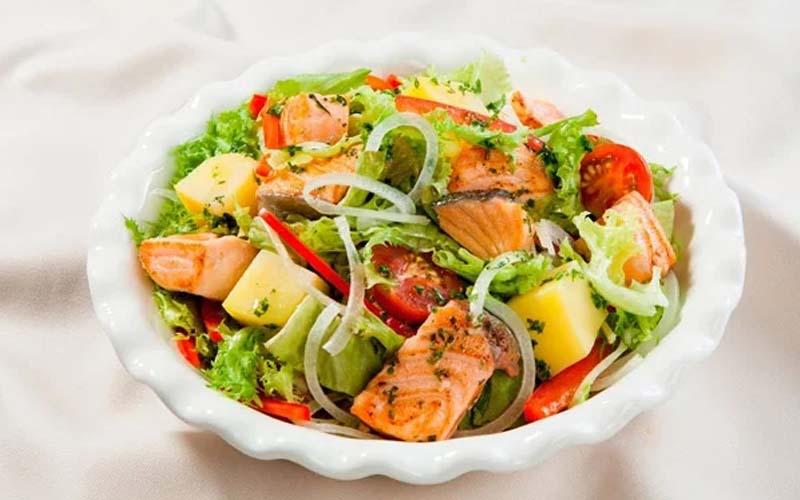 10 món ăn từ cá hồi không chỉ mang lại hương vị thơm ngon mà còn cực kỳ bổ dưỡng, là lựa chọn lý tưởng cho sức khoẻ. Bạn đã sẵn sàng khám phá những món ăn hấp dẫn từ cá hồi chưa? Hãy cùng Tripi tìm hiểu ngay 10 món tuyệt vời này.