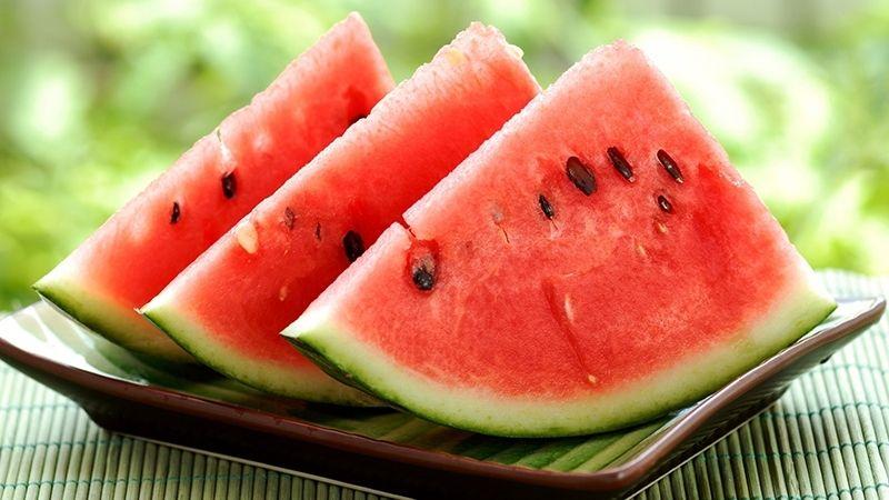 Khám phá những công dụng làm đẹp tuyệt vời của dưa hấu mà bạn có thể chưa từng biết đến.