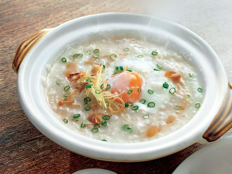 Chia sẻ với các mẹ vài công thức nấu cháo trứng gà giàu dinh dưỡng cho bé yêu của bạn