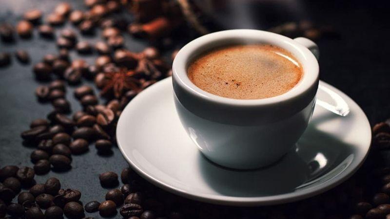 Espresso là một loại cà phê đặc biệt, được chiết xuất qua một quy trình pha chế độc đáo với áp suất cao, mang đến một hương vị đậm đà và tinh tế. Hiểu đúng về phương pháp pha chế này sẽ giúp bạn thưởng thức một ly espresso chuẩn chỉnh.