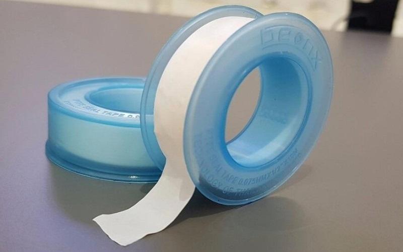 Băng keo quấn ống nước là một giải pháp hiệu quả để bảo vệ và khắc phục sự cố rò rỉ trong hệ thống ống nước. Hãy cùng tìm hiểu cách sử dụng loại băng keo này để đảm bảo an toàn và hiệu quả trong việc sửa chữa.
