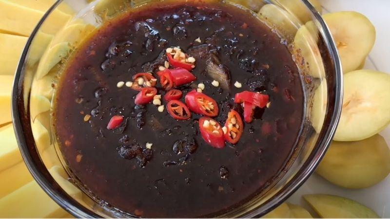 Hướng dẫn làm nước mắm kẹo sệt chua ngọt để chấm xoài thơm ngon, vị ngọt dịu, chua nhẹ vô cùng hấp dẫn.