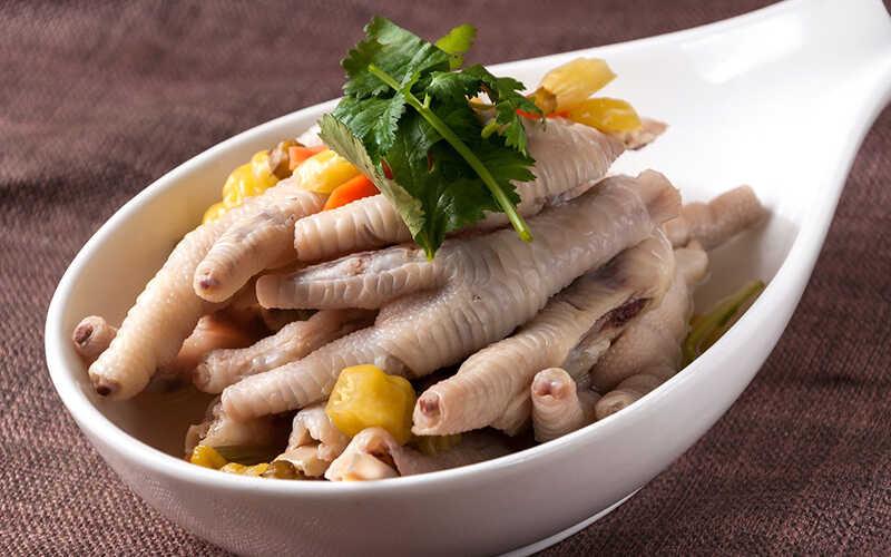 Khám phá 2 phương pháp chế biến món chân gà muối giòn rụm, thơm ngon, khiến ai cũng phải yêu thích.