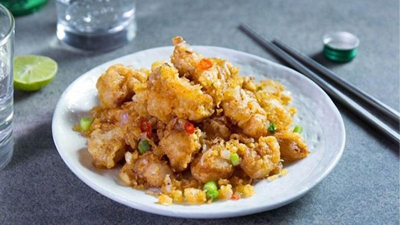 Vào một chiều mưa, hãy thử ngay món sụn gà rang muối, hương vị chuẩn nhà hàng, đảm bảo bạn sẽ không thất vọng.