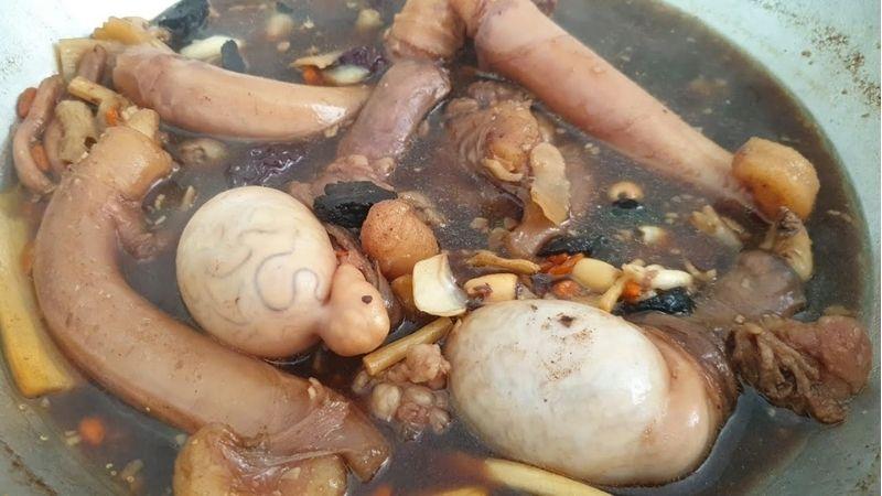 Công thức chế biến ngẩu pín bò hầm thuốc bắc - món nhậu tuyệt vời cho những buổi tiệc thêm phần hấp dẫn.