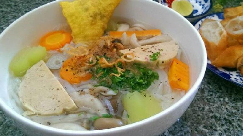 Khám phá cách làm bánh canh chay tinh tế, đầy dưỡng chất